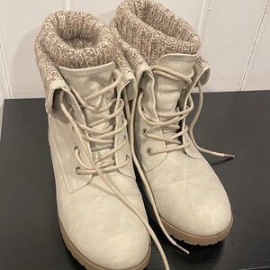 Jessica Cline Women's Cream Lace-Up Ankle Boots size 6.5